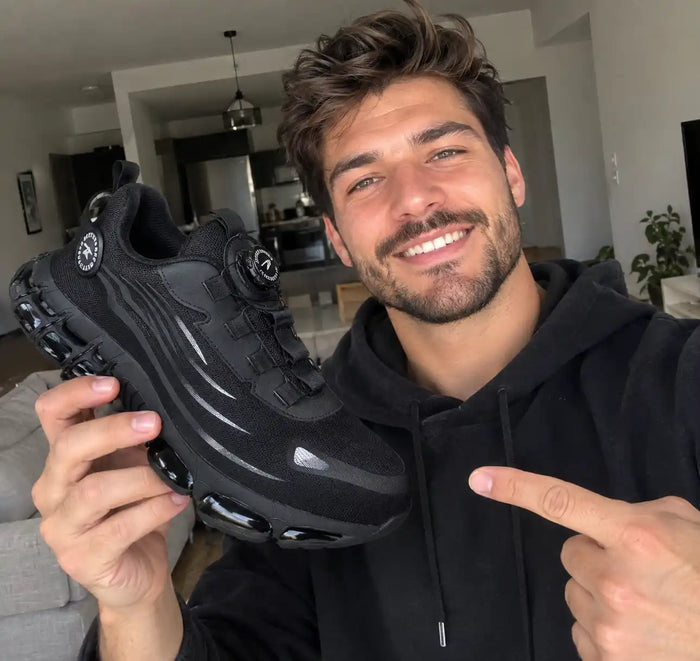 Client avec sa paire de chaussures